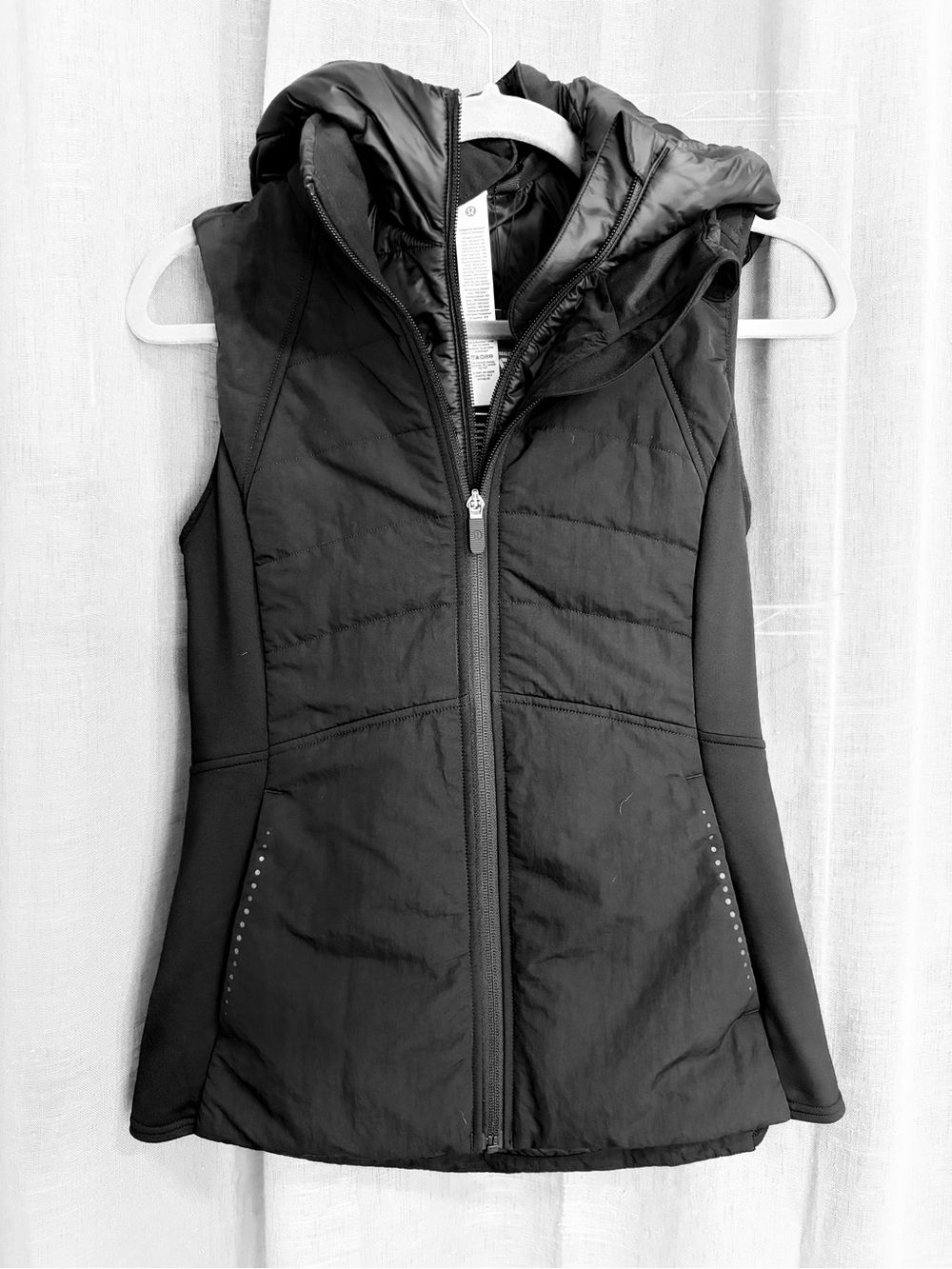 Lululemon Another Mile Vest, NWT, Size 4, w/ Removable Dickie, Black